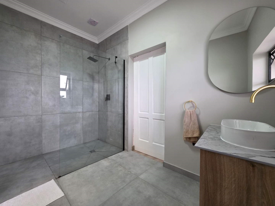 5 Bedroom Property for Sale in Plattekloof Western Cape